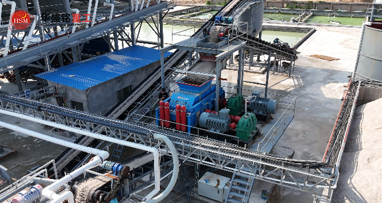 對輥破碎機生產現場
